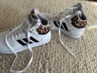 Adidas Sneaker, Gr. 38, weiß mit Leoprint Hessen - Hünstetten Vorschau
