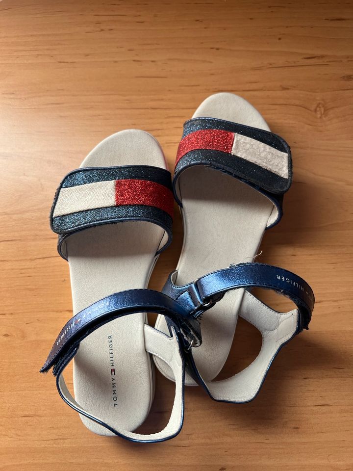 Tommy Hilfiger Sandalen Größe 35 in Birkenwerder