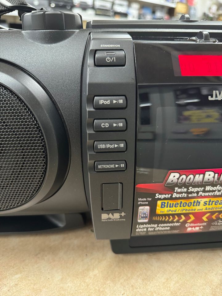 JVC RV-NB100B Ghettoblaster Boombox DAB+ / Bluetóoth in Hof (Saale)