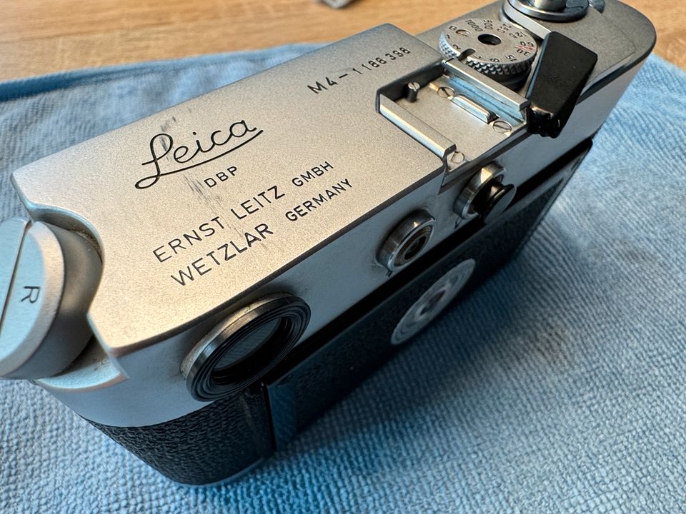 Leica M4 Silber Kamera mit Elmar 1:3,5 f=5cm Objektiv in Karlsruhe