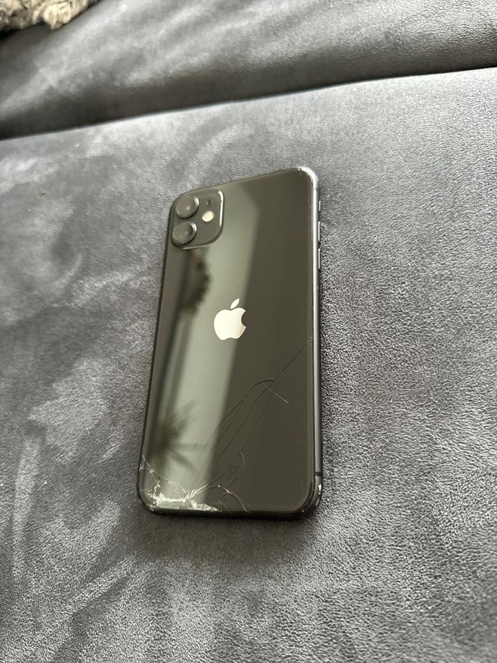 Apple iPhone 11 128GB schwarz in Nürnberg (Mittelfr)
