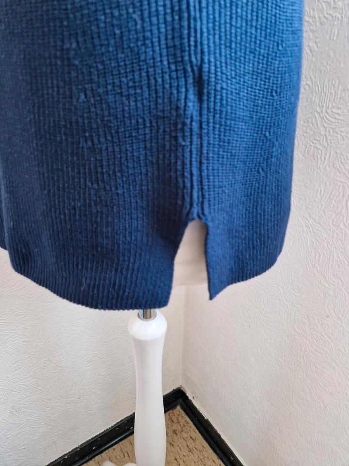 Strickpullover Pullover Pulli Gr. 40 blau V-Ausschnitt in Düsseldorf