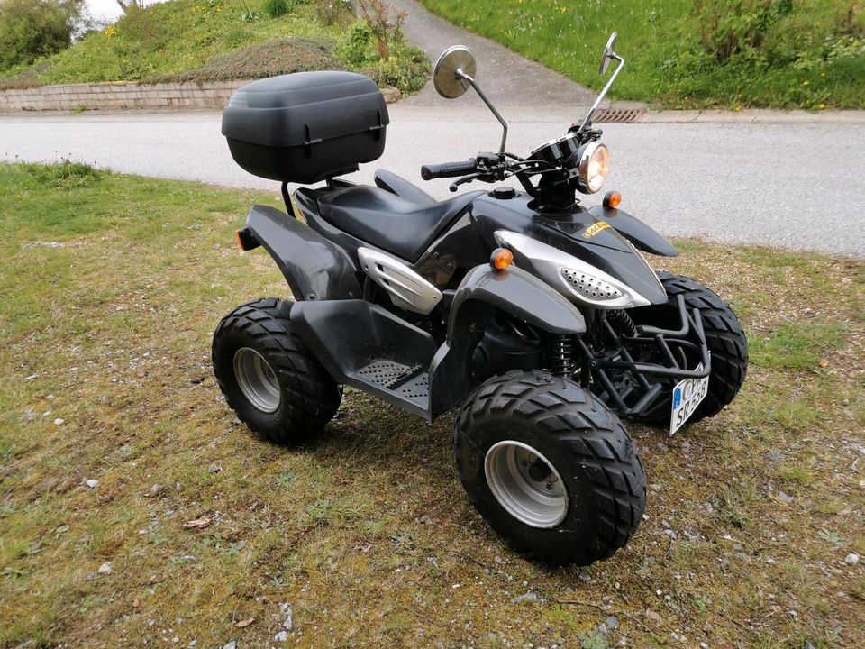 Quad mit Straßenzulassung Tseng Yao-shen in Passau