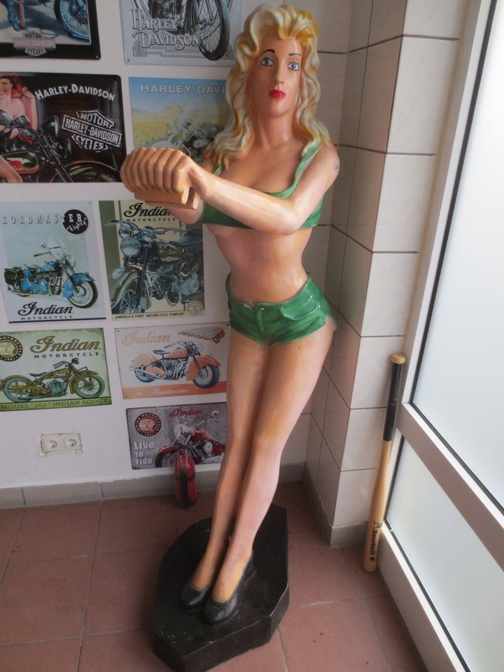 Pin-up Figur Rockabilly lebensgroß in Wittmar