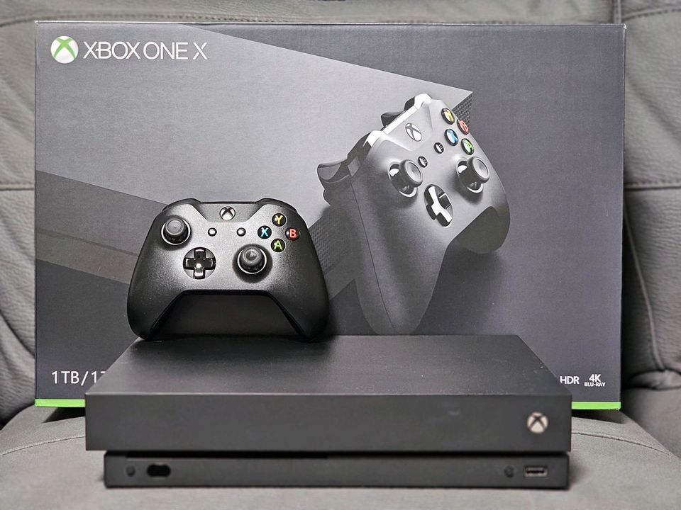 Xbox One X 1TB (neuwertig) mit Orig.Verpackung in Kirchheim unter Teck