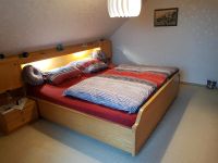 Schlafzimmer Bett, Matratze, Nachttisch, Kommode, Spiegel, Latten Schleswig-Holstein - Dänischenhagen Vorschau