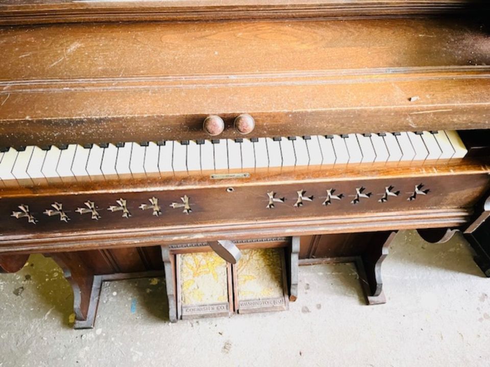 Antikes Harmonium aus Echtholz in Bassum