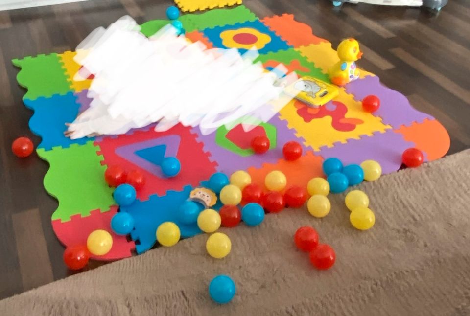 Baby Puzzle Spielmatte mit Balls in Neuwied
