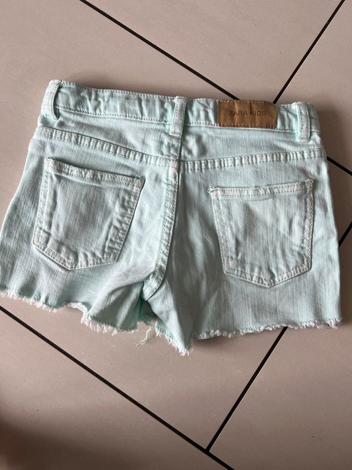 Mädchen kurze Jeans Short Größe 116 in Erlangen