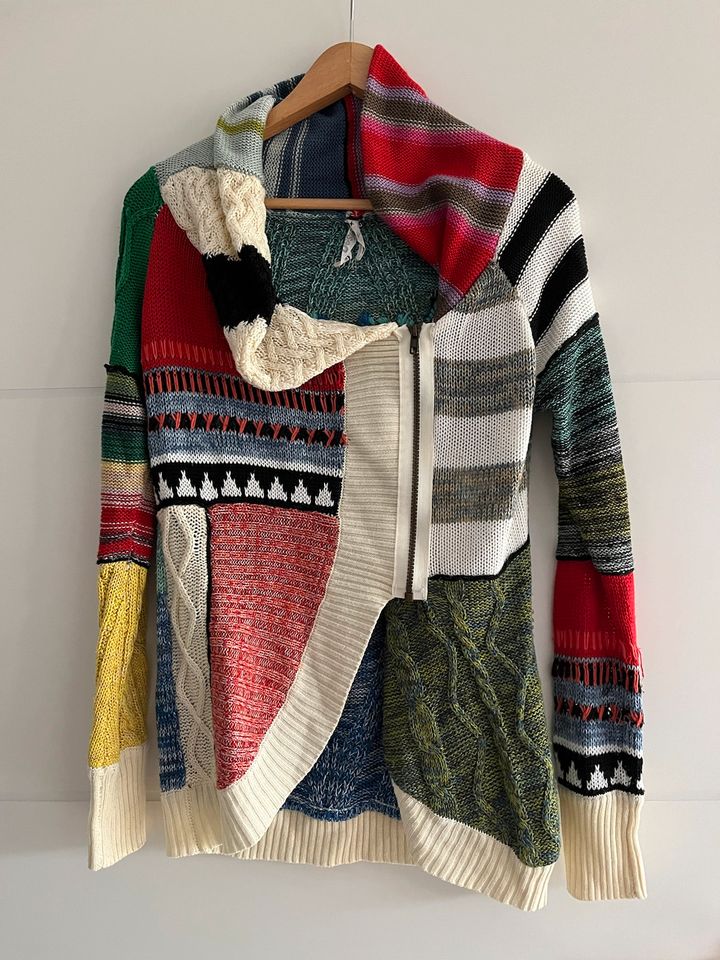 Desigual Strickjacke M in Kaarst