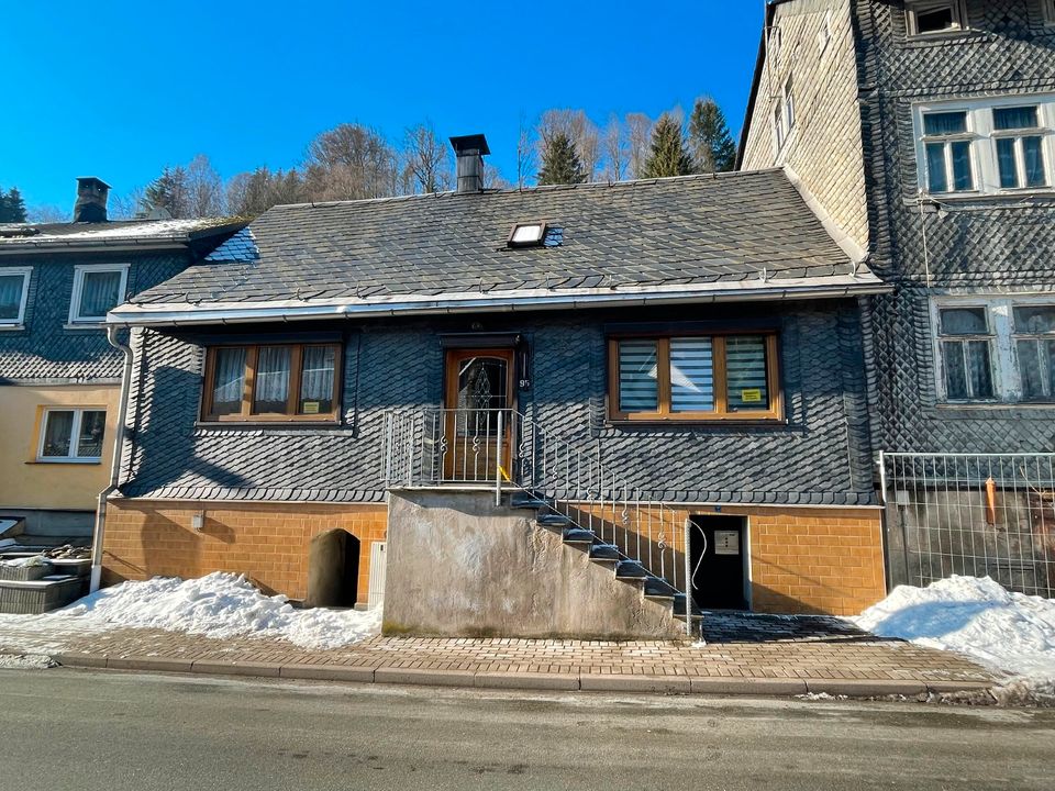 Großzügiges Wohnhaus mit Hof in Katzhütte in Katzhütte