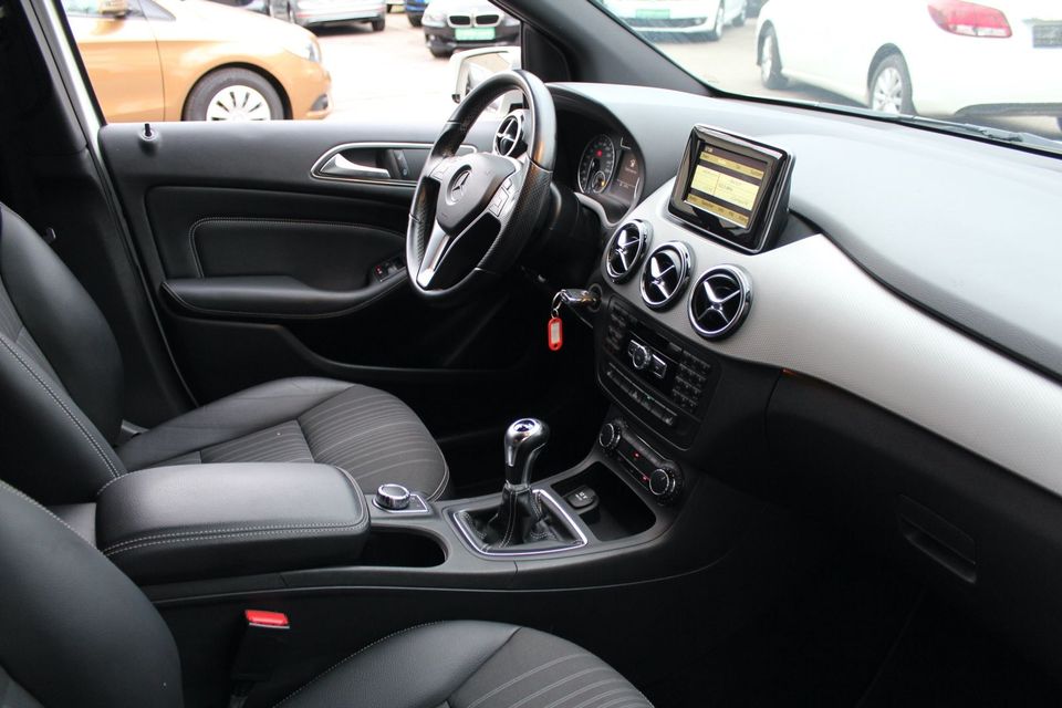 Mercedes-Benz B 180 SPORTPAKET NIGHT KLIMA NAVIGATION XENON 2H in Essen