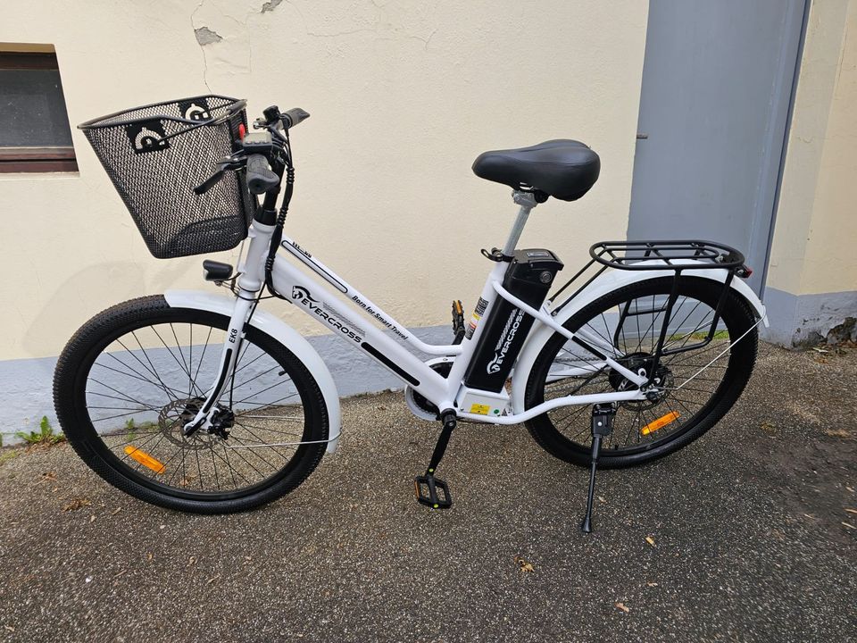 Elektro City Bike Damen 26" Evercross EK 8 weiss ohne Ladegerät. in Bonn