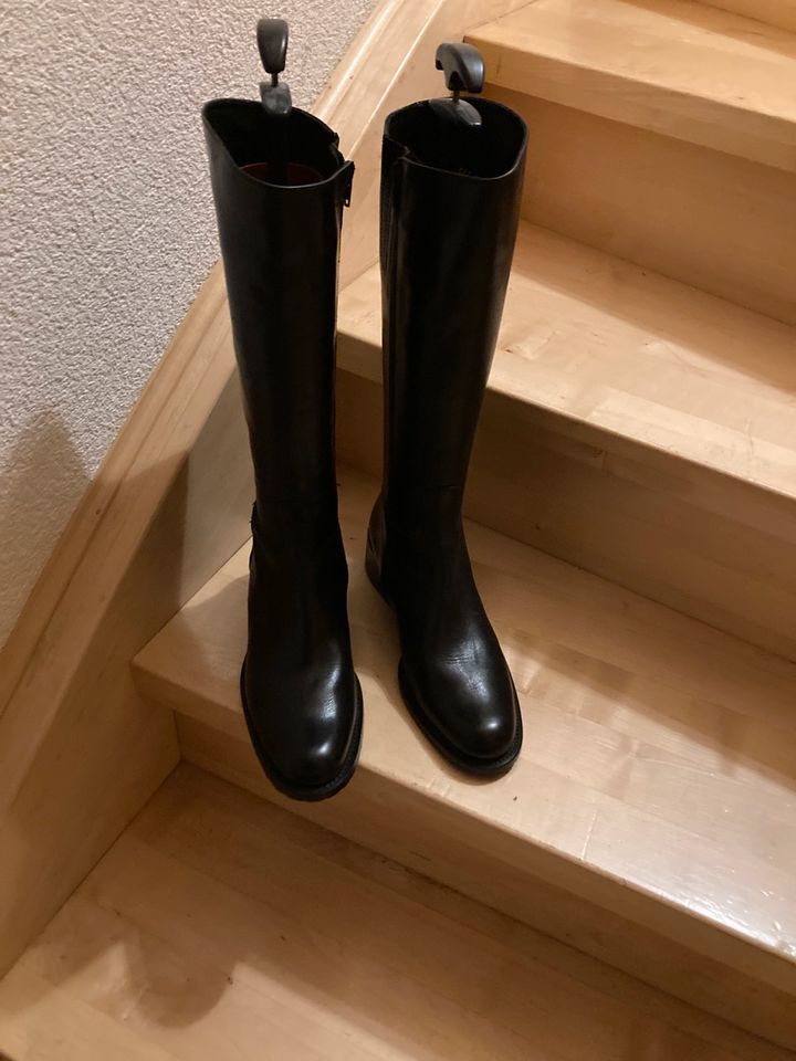 Damen neue Leder Stiefel von Vera Gomma ,Gr.37 in Nordrhein-Westfalen -  Soest | eBay Kleinanzeigen ist jetzt Kleinanzeigen