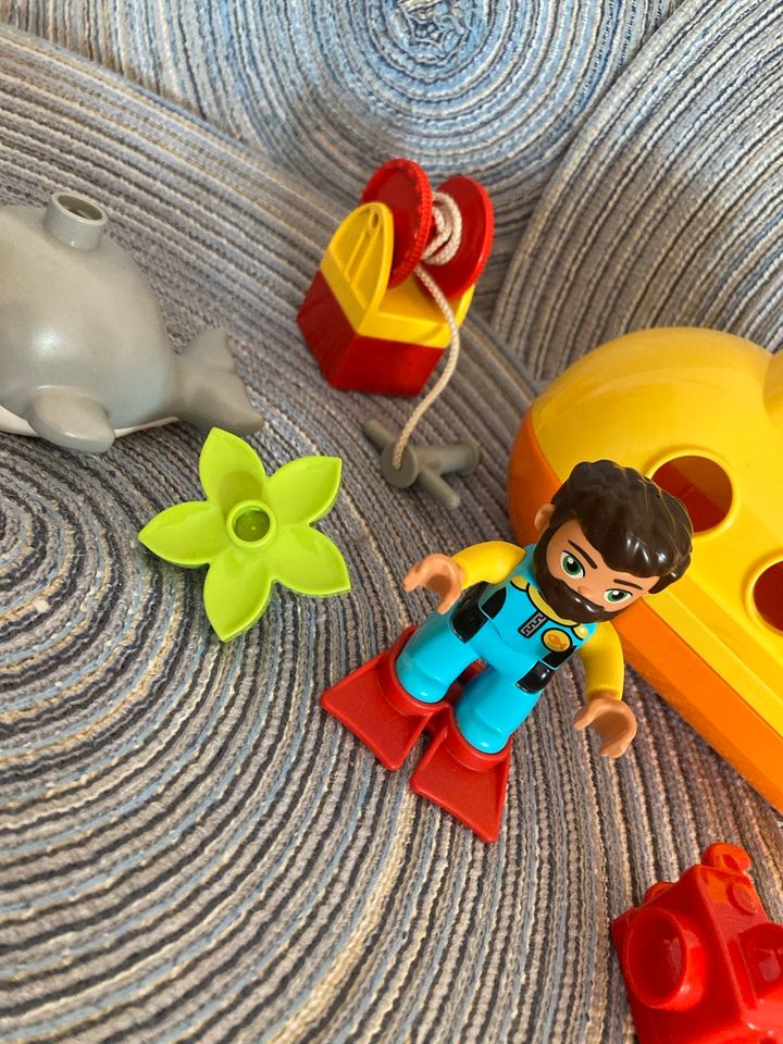Lego Duplo U Boot Wal Spielzeug Yellow Submarine Badespielzeug in Burgdorf