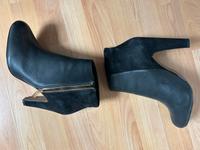Stiefelette 10,5 cm Absatz Wildleder Leder Hamburg-Nord - Hamburg Winterhude Vorschau