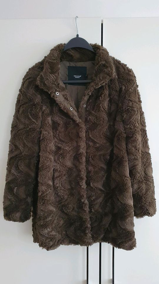 Vero Moda Jacke Gr. 38 Fake Fur in München