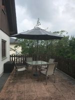 Gartenterrasse-Set mit 4 Stühlen, Glastisch und Sonnenschirm Hessen - Hünstetten Vorschau