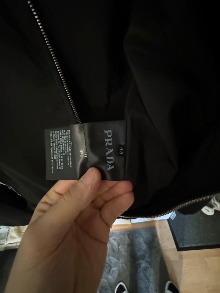 Prada Nylon Jacke Schwarz in Dresden