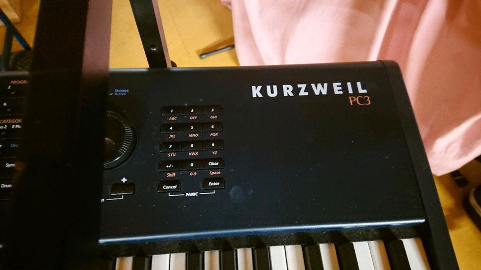 Kurzweil PC3 - 76 Tasten in Remchingen