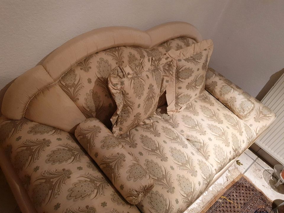 Couch/Wohnzimmer/Studio/Wartezimmer 2x edel beige gold in Glauburg