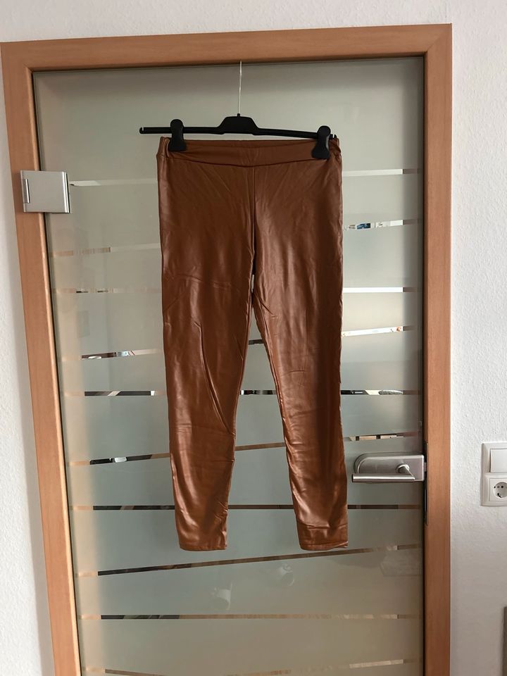 Neue Glanz Leggings gefüttert conagc gr.L Made in Italy in Wittgert