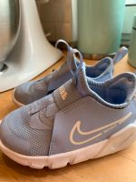 Turnschuhe Schuhe Kleinkind 23,5 Nike hellblau wie neu Hessen - Büdingen Vorschau