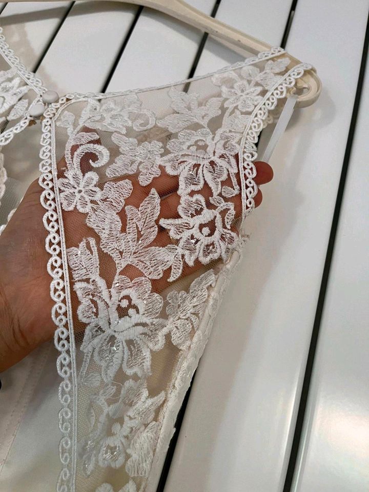 Hochzeitskleid, Brautkleid mit Rückenausschnitt Bianco Evento in Köln