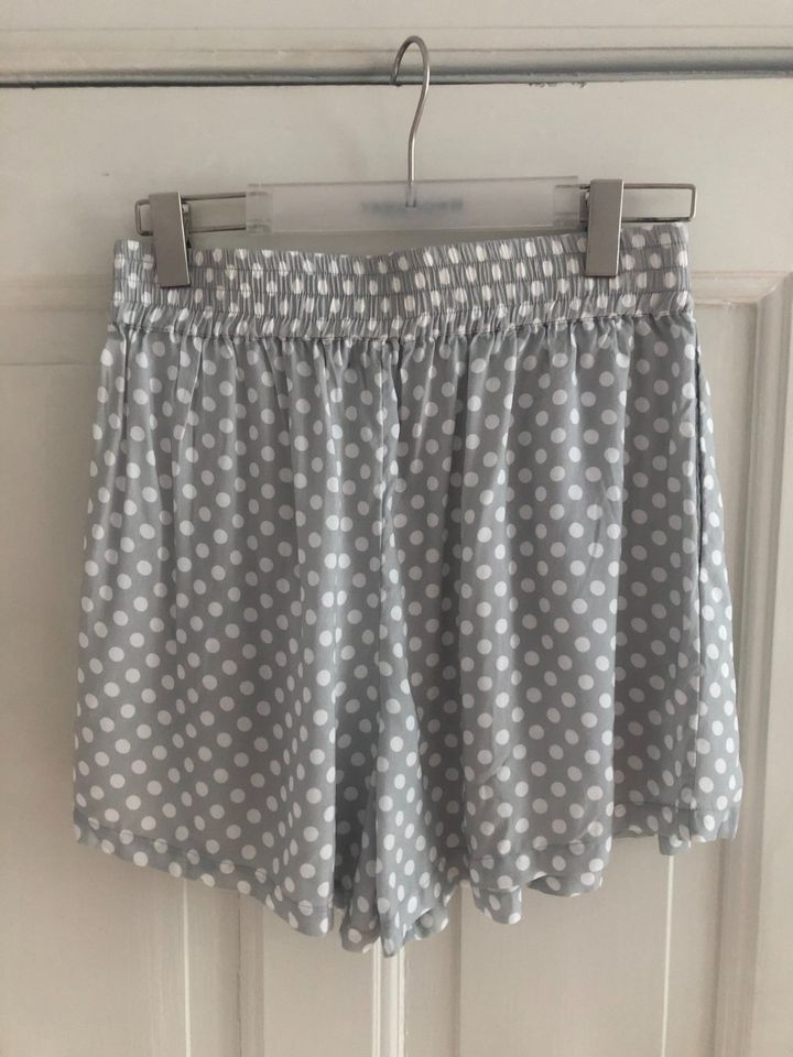 TOP Blogger Weiß Grau Punkte Dot Hosenrock Shorts BROADWAY M NEU in Hamburg