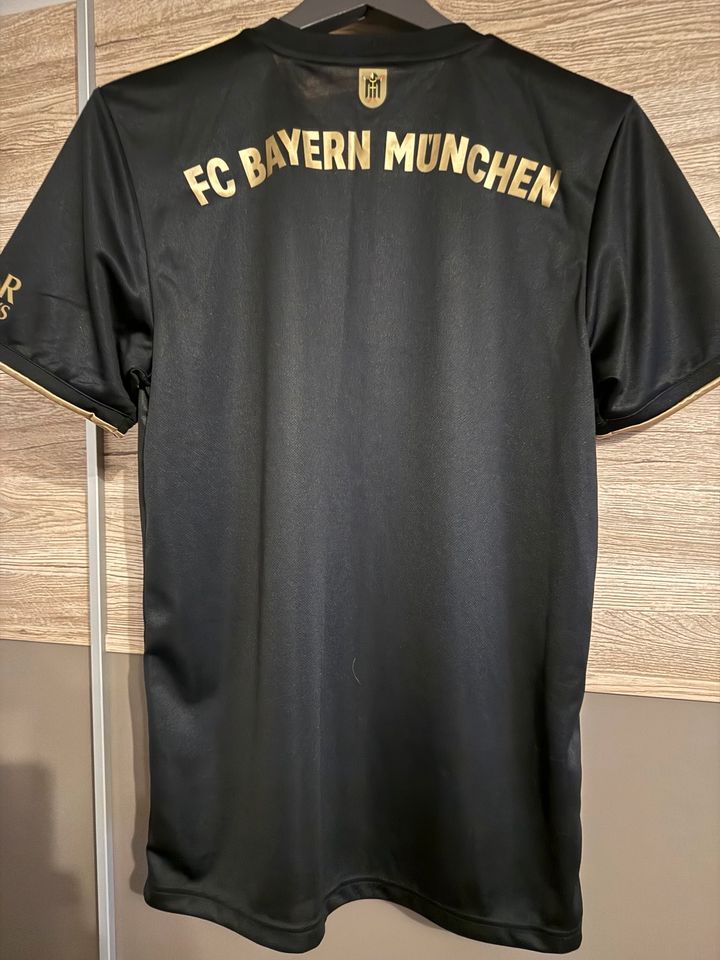 FC Bayern München Auswärtstrikot 2021/2022 in Berlin
