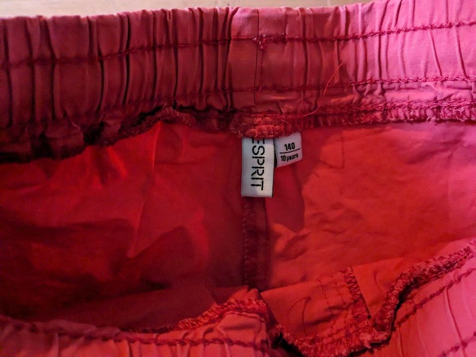 Shorts kurze Hose Sweatshorts Jungen Esprit 140 rot in Teublitz