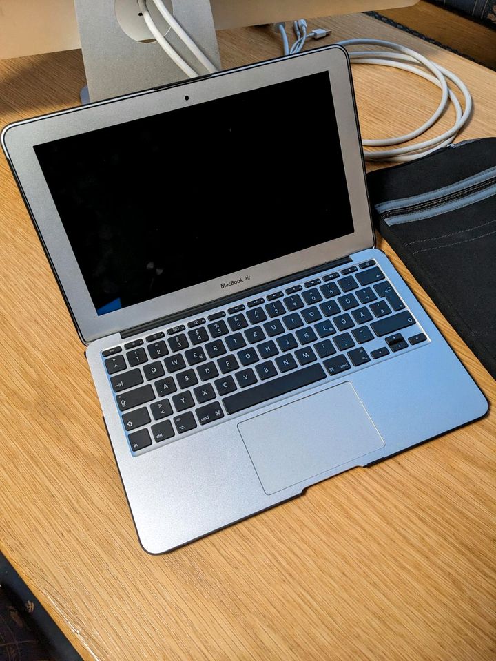 Apple MacBook Air 11" 128GB in Pforzheim