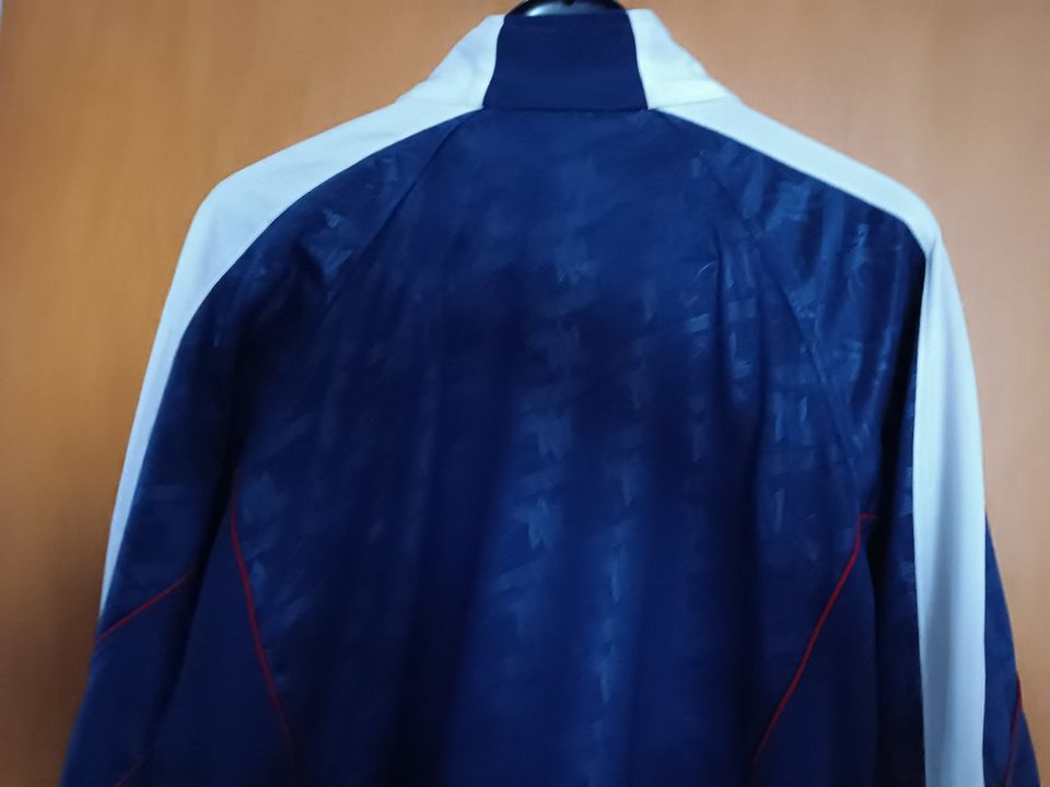 Trainingsjacke blau von Puma in XXL fällt groß aus in Erlangen