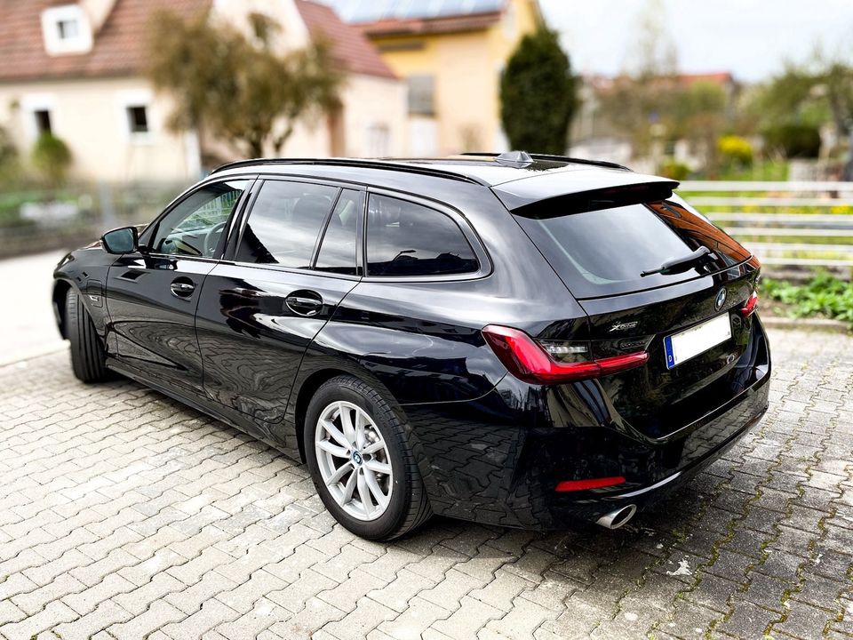 BMW 320e Touring xDrive (Hybrid) PANO/Lrh in München