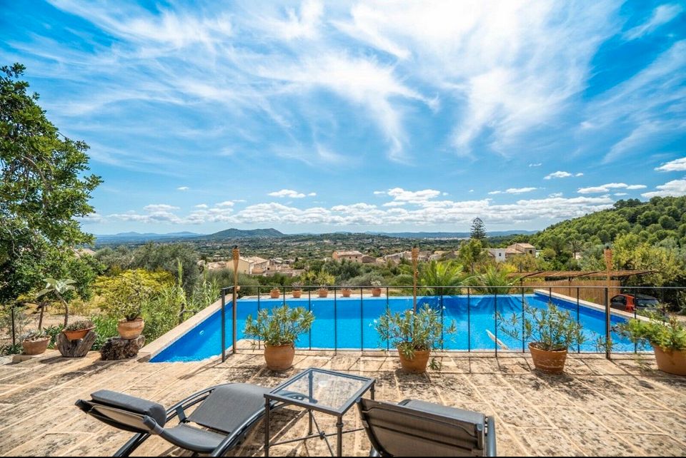 Finca mit Pool und Weitblick in Selva, Mallorca in Frankfurt am Main