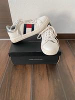 Tommy Hilfiger Sneaker Turnschuhe Größe 37 Bayern - Ruderting Vorschau