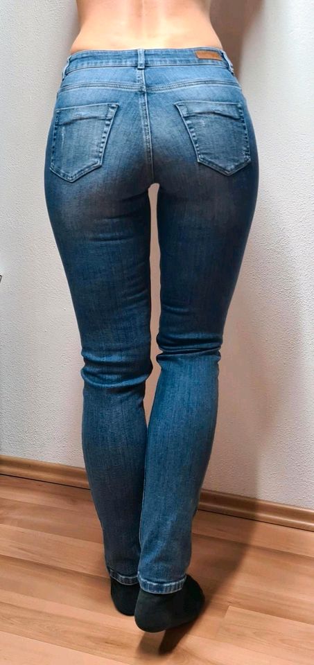 Oui Röhrenjeans Gr. 38 lowwaist in Wegscheid