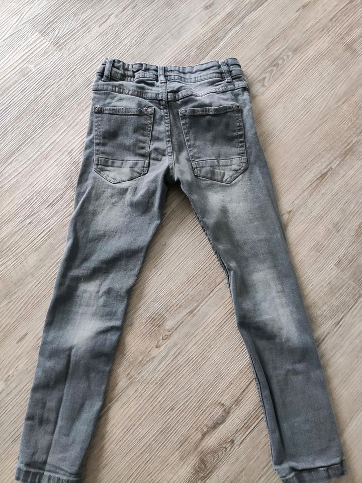 Graue Denim Jeanshose Gr. 128 in Sande