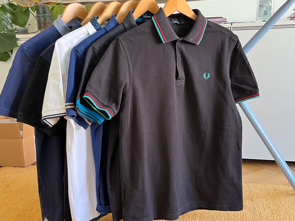 Fred Perry Polo dunkelblau, sehr edel - in L - sehr guter Zustand in Berlin