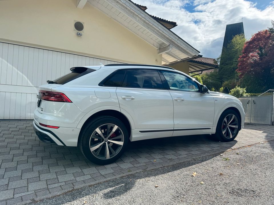 Audi Q8 55 TFSI Quattro SLine VOLL Matrix HUD B&O Massage uvm. in Feldafing