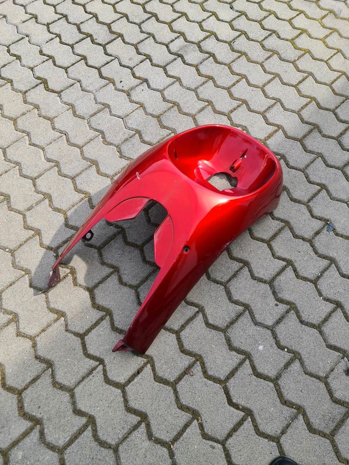 Piaggio Sfera Verkleidung Unterboden vorne rot Roller Motorroller in Saarbrücken