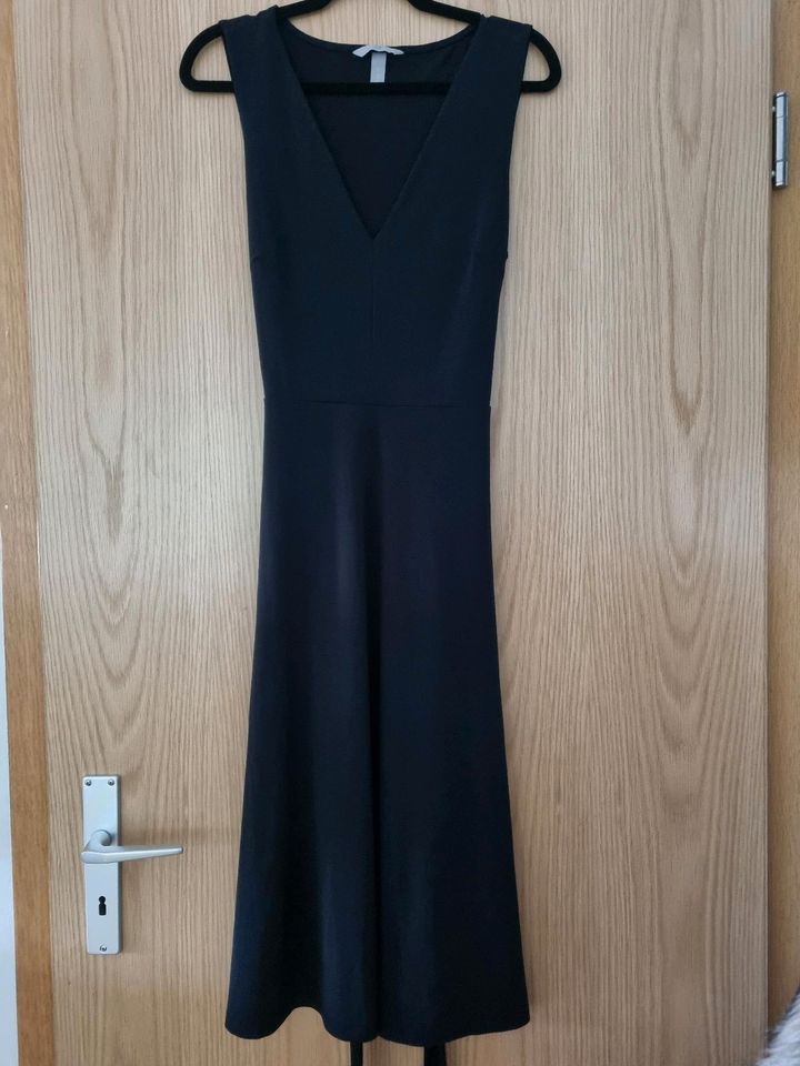 Schwarzes Midikleid / H&M / Ärmellos / Festlich / Beerdigung in Neutraubling