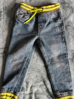 Eine Jeanshose Größe 92 eine Jeanshose Größe 98 Sachsen-Anhalt - Kabelsketal Vorschau