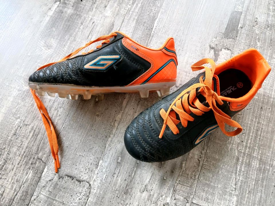 Fußballschuhe Stollenschuhe Größe 32 in Eberfing