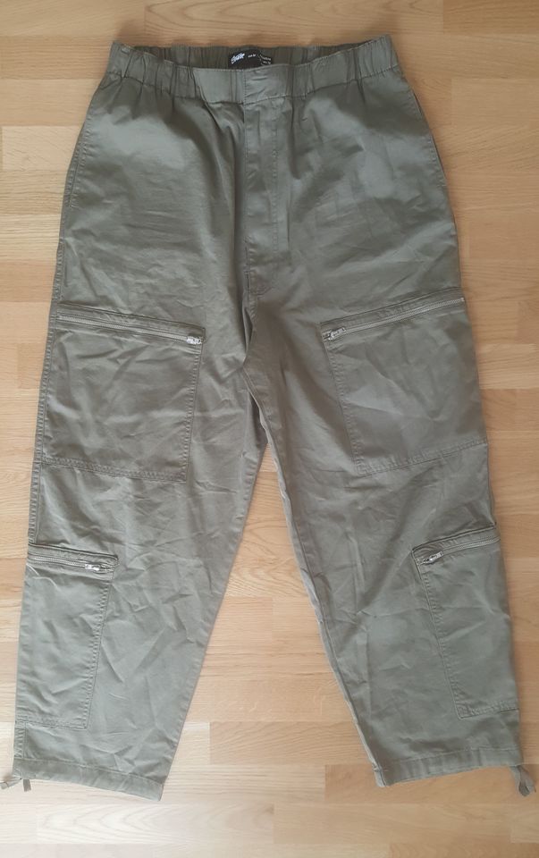 Herren Cargo Freizeit Hose khaki Pull & Bear Gr. M NEU in Fürstenzell