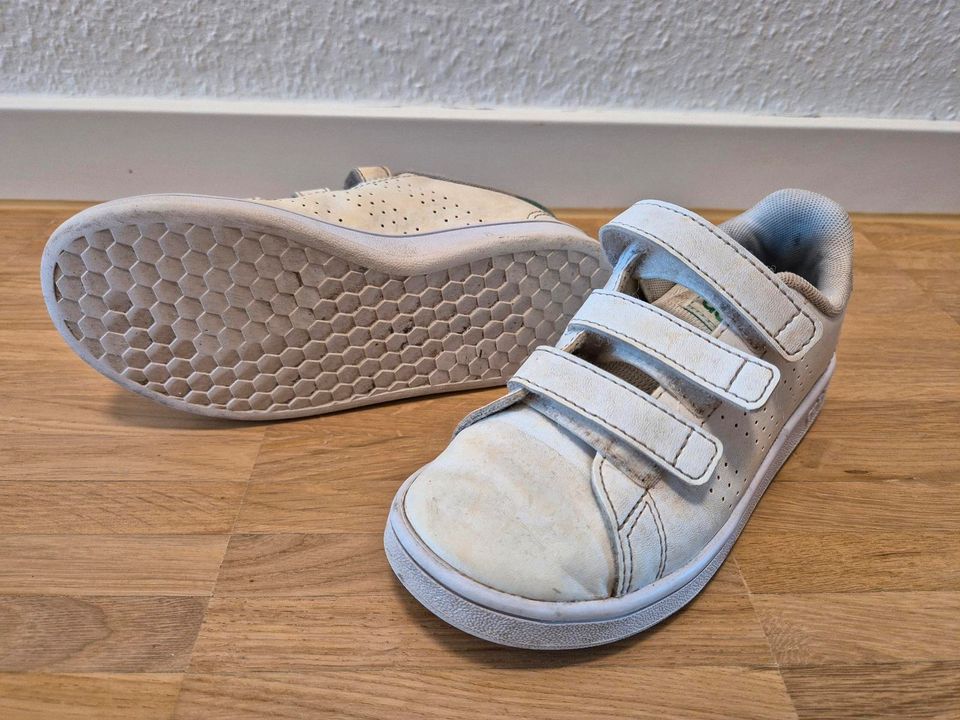 Adidas Advantage Gr. 30 weiß Klettverschluss in Neu-Isenburg