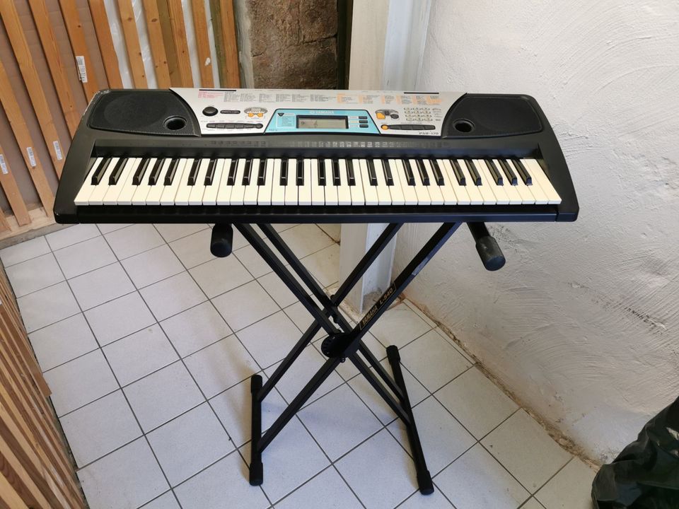 Yamaha PSR-170 Keyboard mit Yamaha X Ständer / Gestell in Gießen