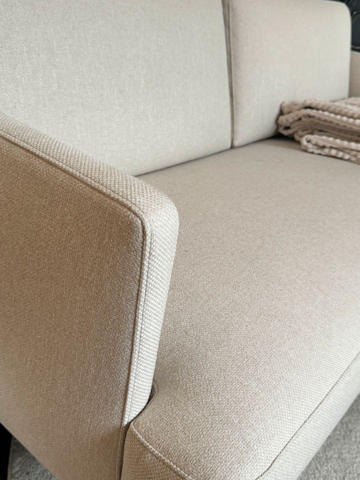 Westwing Fluente Sofa 2er mit Hocker beige Creme weiß schwarz in Köln