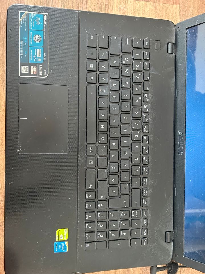 Asus R752L laptop in Gehlert