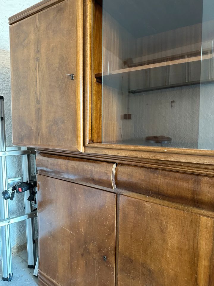 ✨Wunderschöner antiker Schrank✨ Echtholz braun glänzend in Regensburg